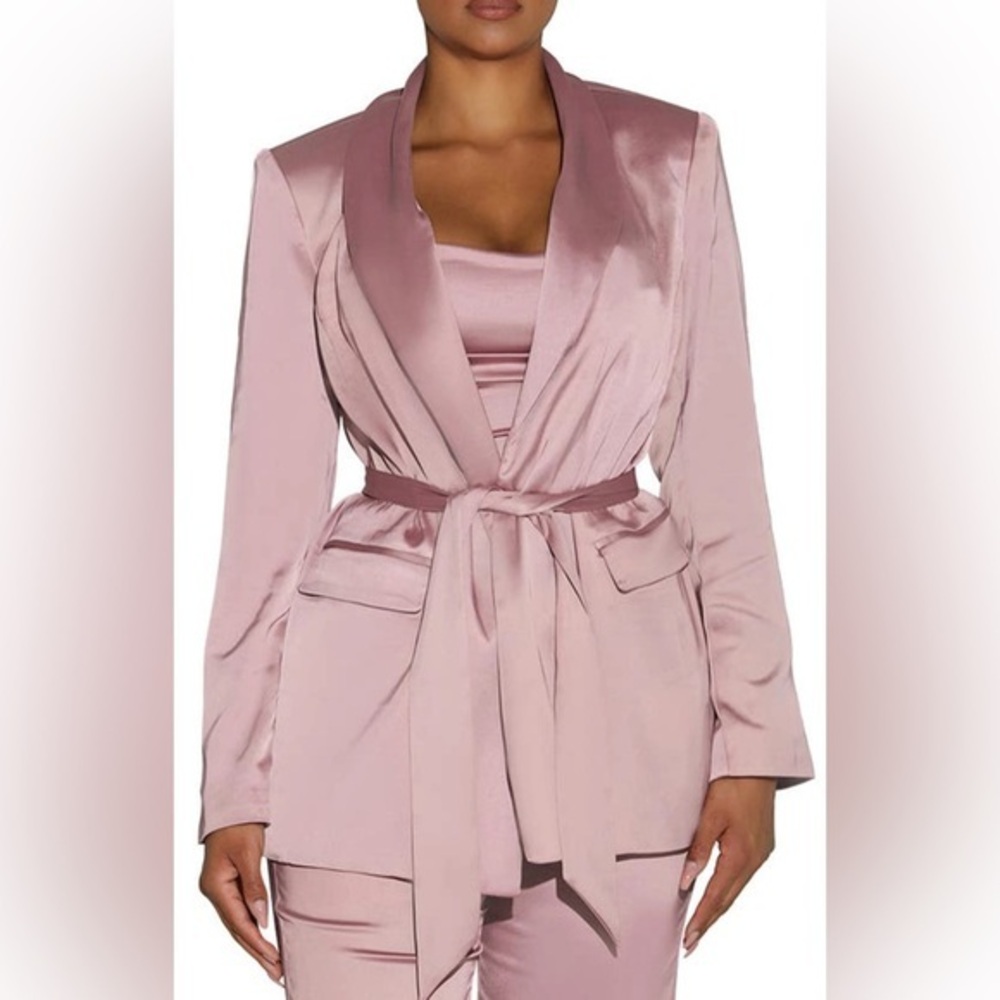 NAKED WARDROBE
Satin Wrap Blazer In Cherry Blossom Size S new with defects